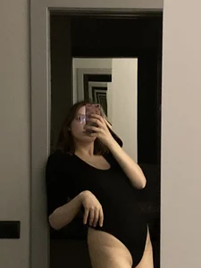 Hot amateur bespectacled chubby girl’s leaked erotic selfies