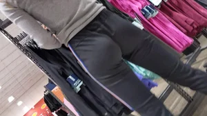Nice Booty in Sweatpants at the Store Creepshots