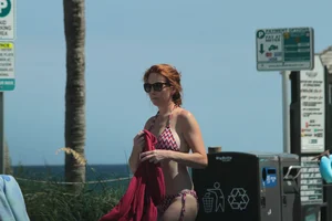 Florida beach and bikini girls