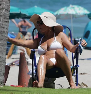 Candid Florida beach and bikini girls