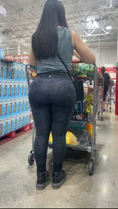 Perfect round ass in leggings/Milf in jeans