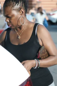 Ebony milf out shopping in grey leggings