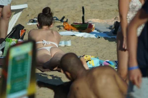 Sexy Girl in Swimsuit and Sunglasses Cameltoe Beach Candid Photos