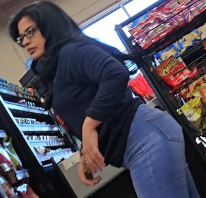 MILF Shorty with a Fat ass in Jeans