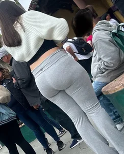 Sexy brunette pawg with incredible cake in grey sweats (oc)