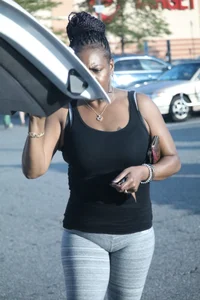 Ebony milf out shopping in grey leggings
