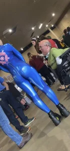 REALLY TIGHT blonde babe in samus cosplay!