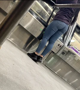 Nice tight Latina ass in jeans VPL (OC)