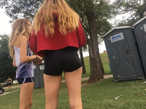Track blonde teen in shorts