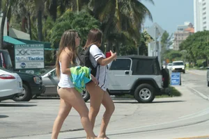 Various sexy Florida beach and bikini girls