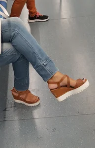 Candid girls in public showing nice legs and feet