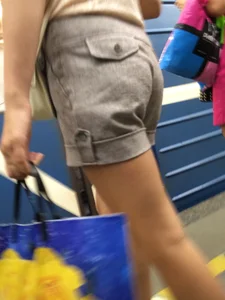 Milf in Shorts Subway Creepshot Closeup