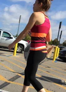 Walmart girl with a perfect bubble butt in tight leggings