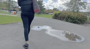 Jiggly ass Latina in leggings