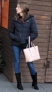 Bespectacled Girl in Skinny Jeans Street Candid Creepshots