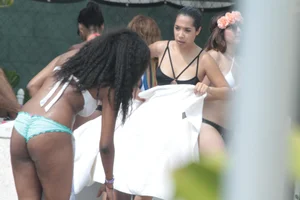 Candid Florida beach and bikini girls