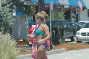 Various sexy Florida beach and bikini girls