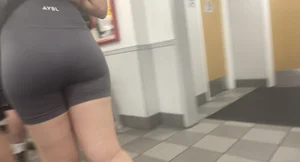 2 gym baddies with nice asses in line