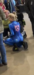 REALLY TIGHT blonde babe in samus cosplay!