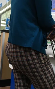 Nice big round booty in tight patterned leggings
