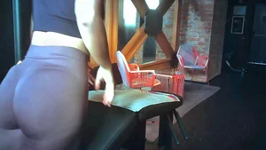 Gym Pawg Showing Off her Amazing ASS in Tight Leggings (OC)