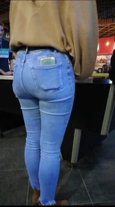 Sexy Big Booty in Blue Jeans Creepshots Gallery
