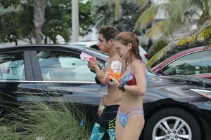 Candid Florida beach and bikini girls