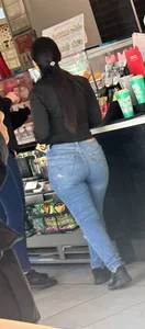 (OC) 2 Latina friends in tight jeans