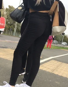 Tight ass in leggings with vtl