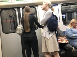 VPL subway teen wearing leggings