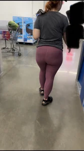 Pink leggings Latina milf
