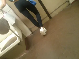 Sexy Subway Candid - Girl with Perfect Booty in Yoga Pants