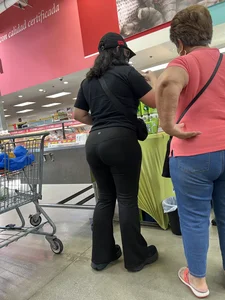 FATTEST ASS IN FLARES