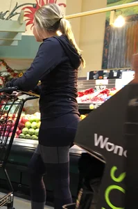 Milf with great round ass in tight leggings grocery shopping