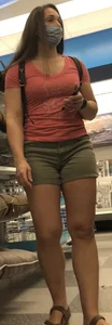 Thicc art lover Milf in shorts