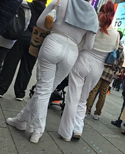 2 Friends, Times Square Ass