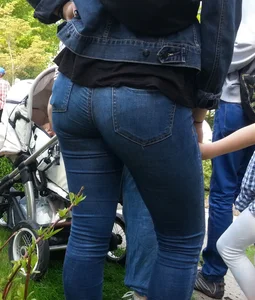 Milf in tight jeans with a nice ass and vpl