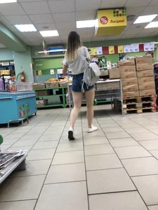 Hot Muscular Legs in Shorts Supermarket Candid Gallery