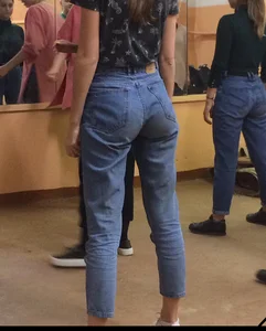 Hot Booty in Jeans in the Dancing Class