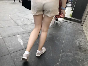 Cute Young Girl in Shorts Street And Subway Candid Gallery