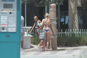 Candid Florida beach and bikini girls