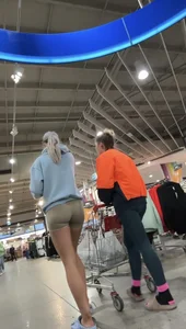 Blondie with skin color shorts and some milfs rocking the bubble butts today at the mall