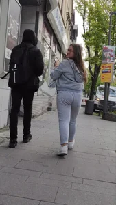 Jiggly wiggly teen butt in sweatpants