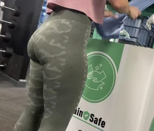 GYM MILF WITH JUICEST ASS “must see, close ups”
