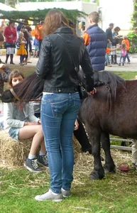 Nice candid ass and legs in blue jeans, girl with a pony