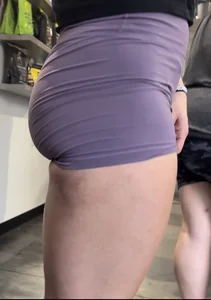 I love fit women. Short shorts, front VTL