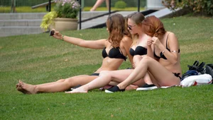 Sexy candid beach and bikini girls
