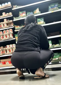 Fine lady in black shopping Bendover/squat‼️