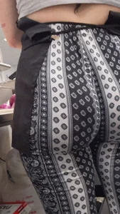 Absolute Perfect Jiggly Apple EATING Her Pattern Leggings!