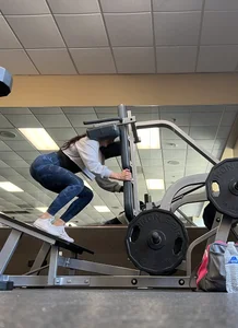 Petite gym cutie w a booty squatting